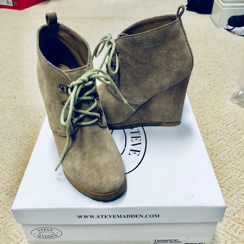 Steve Madden Tanngoo suede wedge booties